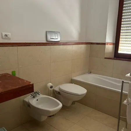 Montevecchio 56 アパート ファーノ