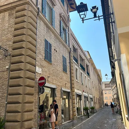 Montevecchio 56 アパート ファーノ