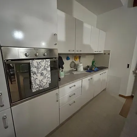 アパート Montevecchio 56 ファーノ